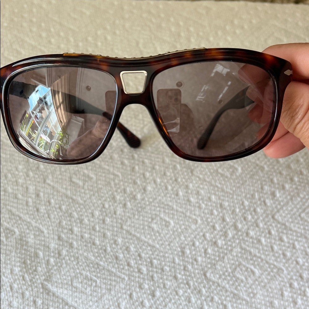 Stylish Tortoiseshell Sunglasses